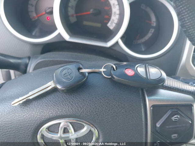 12705601 :رقم المزاد ، 5TFMU4FN1FX027028 vin ، 2015 Toyota Tacoma V6 مزاد بيع