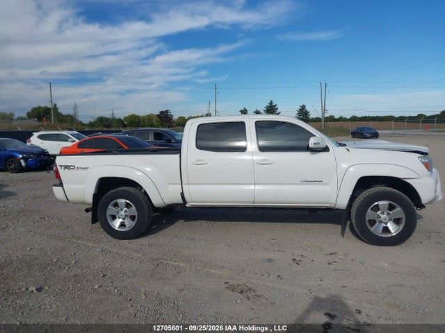 12705601 :رقم المزاد ، 5TFMU4FN1FX027028 vin ، 2015 Toyota Tacoma V6 مزاد بيع