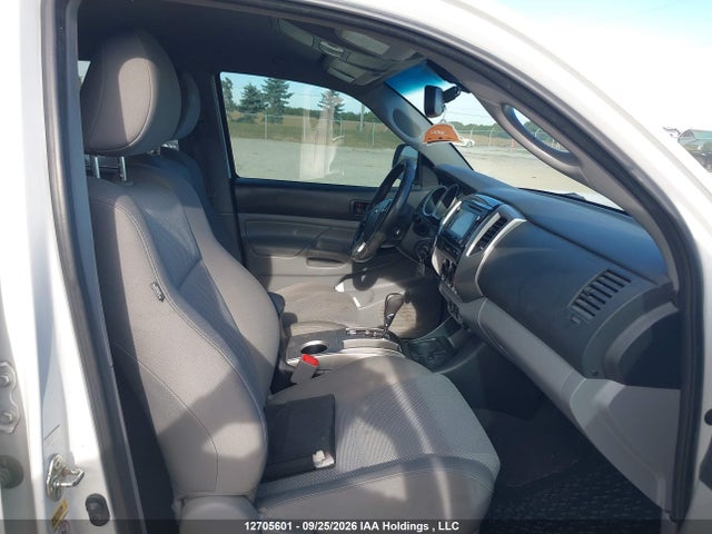12705601 :رقم المزاد ، 5TFMU4FN1FX027028 vin ، 2015 Toyota Tacoma V6 مزاد بيع