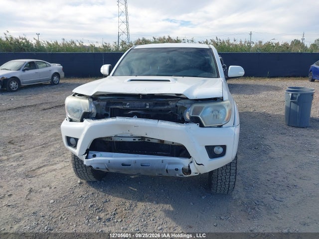 12705601 :رقم المزاد ، 5TFMU4FN1FX027028 vin ، 2015 Toyota Tacoma V6 مزاد بيع