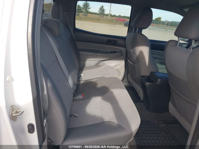 12705601 :رقم المزاد ، 5TFMU4FN1FX027028 vin ، 2015 Toyota Tacoma V6 مزاد بيع