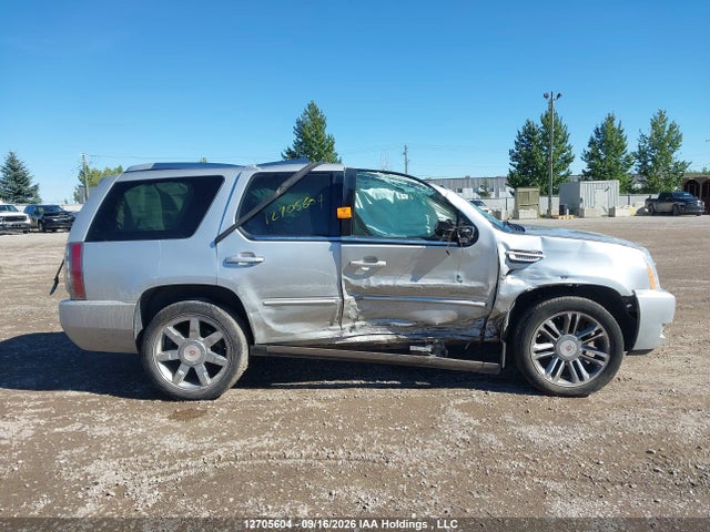 12705604 :رقم المزاد ، 1GYS4CEF2DR301375 vin ، 2013 Cadillac Escalade Premium مزاد بيع