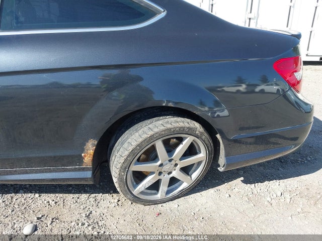12705682 :رقم المزاد ، WDDGJ8JB1DF945137 vin ، 2013 Mercedes-benz C 350 4matic مزاد بيع