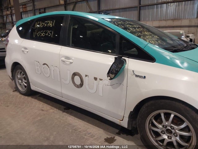 JTDZN3EUXHJ056751 Toyota PRIUS V