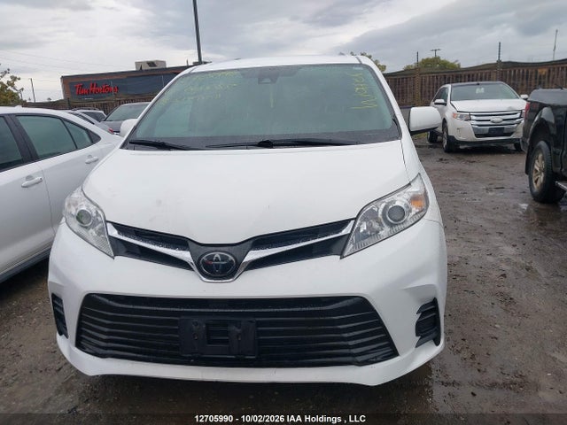 Toyota Sienna 2018 5TDJZ3DC2JS204085 Image 12