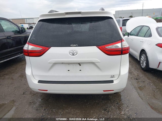 Toyota Sienna 2018 5TDJZ3DC2JS204085 Image 16