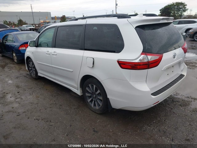 Toyota Sienna 2018 5TDJZ3DC2JS204085 Image 3