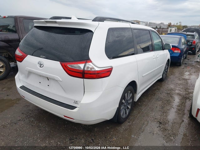 Toyota Sienna 2018 5TDJZ3DC2JS204085 Image 4