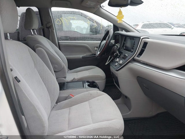 Toyota Sienna 2018 5TDJZ3DC2JS204085 Image 5