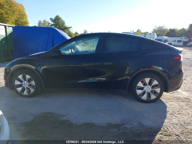 Tesla Model Y 2023 LRWYGDEE6PC137105 Image 13