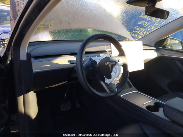 Tesla Model Y 2023 LRWYGDEE6PC137105 Image 17