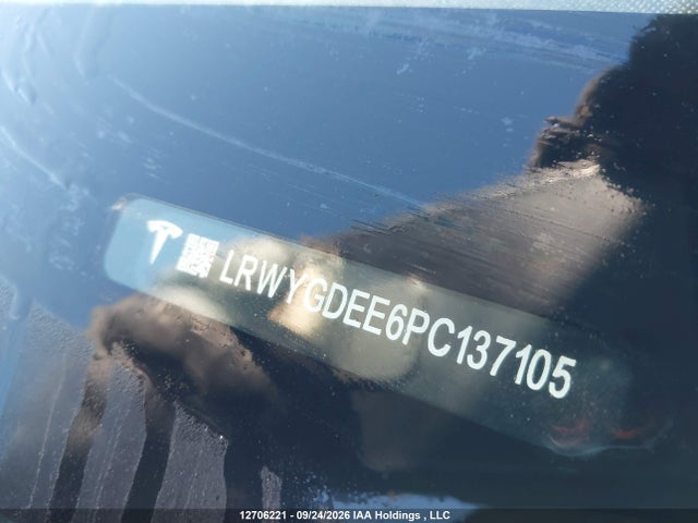 Tesla Model Y 2023 LRWYGDEE6PC137105 Image 19