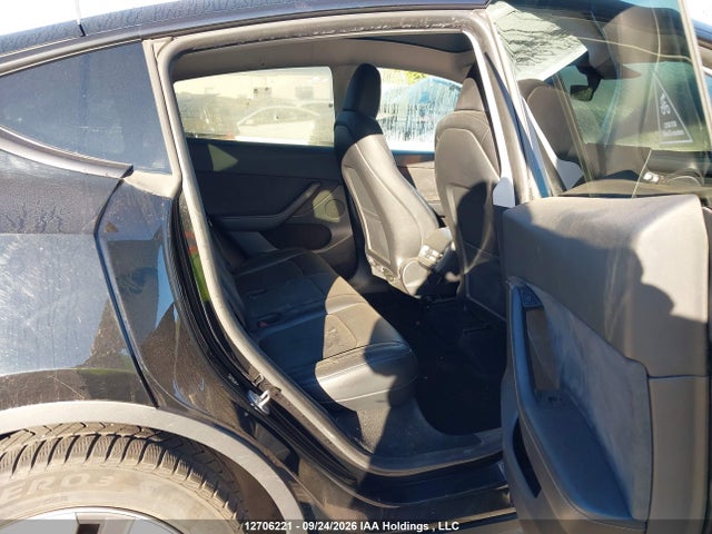 Tesla Model Y 2023 LRWYGDEE6PC137105 Image 8
