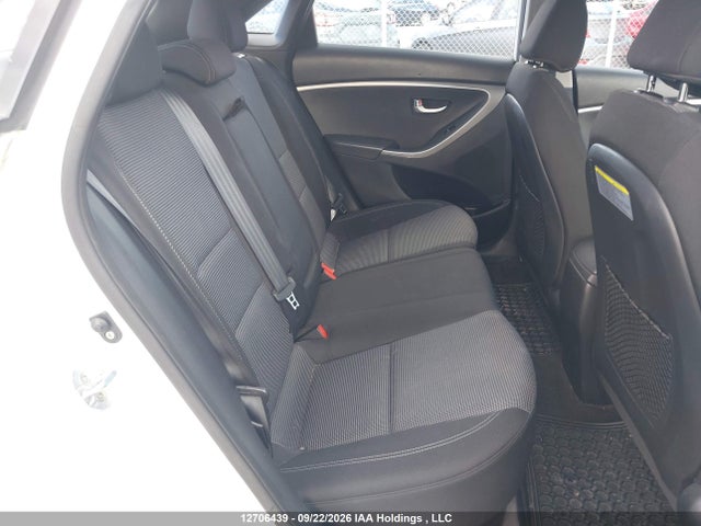 Продаж на аукціоні авто 2017 Hyundai Elantra Gt, vin: KMHD35LH3HU383701, номер лоту: 12706439