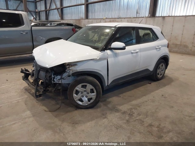 Hyundai Venue Essential 2025 KMHRB8A37SU385265 Image 2