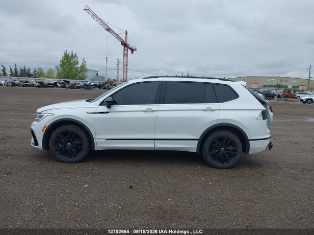 3VV8B7AX3NM100181 Volkswagen Tiguan Comfortline R-line Black Edition