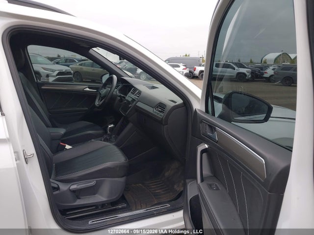 3VV8B7AX3NM100181 Volkswagen Tiguan Comfortline R-line Black Edition