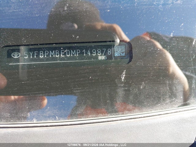 12706676 :رقم المزاد ، 5YFBPMBE0MP149878 vin ، 2021 Toyota Corolla Le مزاد بيع