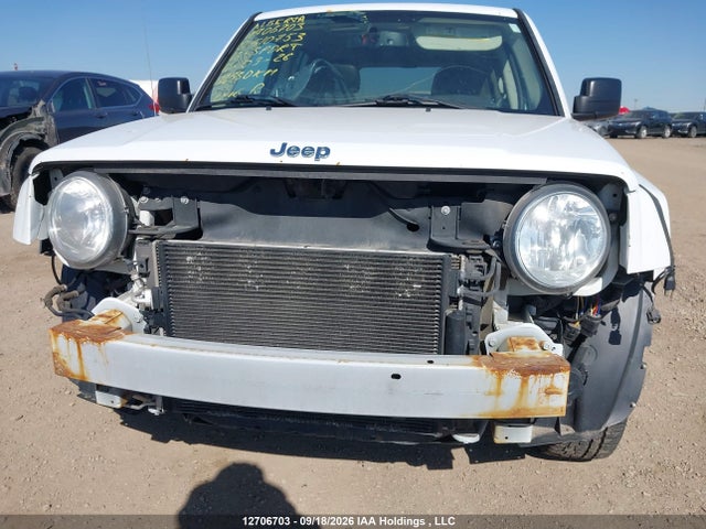 1C4NJRAB8GD510753 Jeep Patriot Sport/north