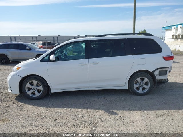 5TDKZ3DC9KS011955 Toyota SIENNA LE