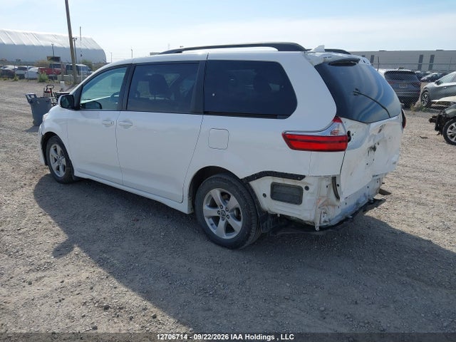 Toyota SIENNA LE 2019 5TDKZ3DC9KS011955 Image 3