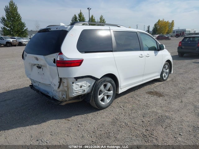 5TDKZ3DC9KS011955 Toyota SIENNA LE