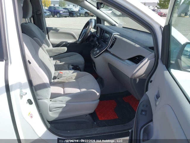 Toyota SIENNA LE 2019 5TDKZ3DC9KS011955 Image 5