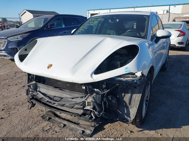 12706882 :رقم المزاد ، WP1AA2A58JLB08145 vin ، 2018 Porsche Macan مزاد بيع