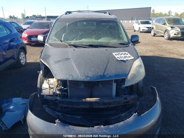 12706913 :رقم المزاد ، 5TDKK4CC5AS303399 vin ، 2010 Toyota Sienna Le V6 مزاد بيع