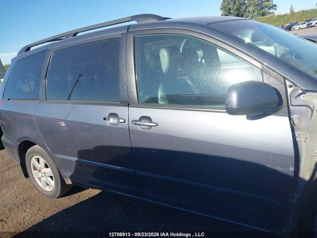 12706913 :رقم المزاد ، 5TDKK4CC5AS303399 vin ، 2010 Toyota Sienna Le V6 مزاد بيع