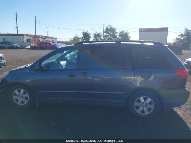 12706913 :رقم المزاد ، 5TDKK4CC5AS303399 vin ، 2010 Toyota Sienna Le V6 مزاد بيع