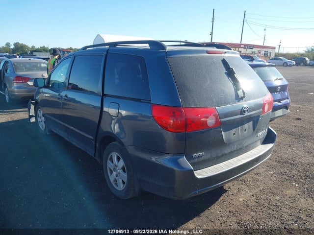 12706913 :رقم المزاد ، 5TDKK4CC5AS303399 vin ، 2010 Toyota Sienna Le V6 مزاد بيع