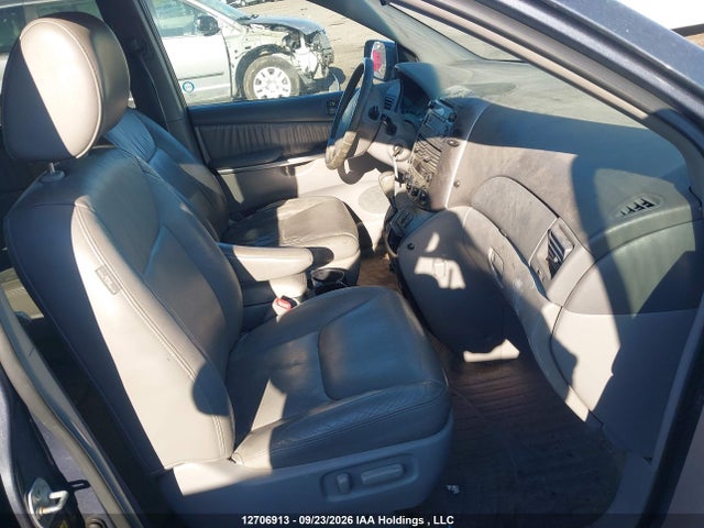 12706913 :رقم المزاد ، 5TDKK4CC5AS303399 vin ، 2010 Toyota Sienna Le V6 مزاد بيع