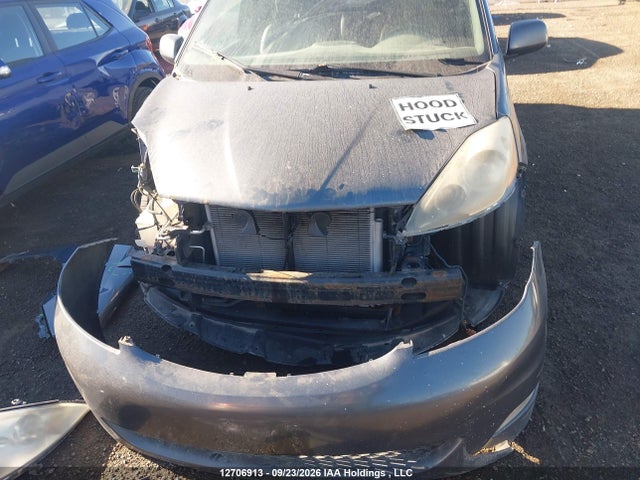 12706913 :رقم المزاد ، 5TDKK4CC5AS303399 vin ، 2010 Toyota Sienna Le V6 مزاد بيع