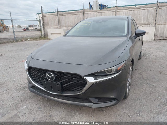 Mazda 3 Preferred 2019 JM1BPADM5K1102026 Image 2