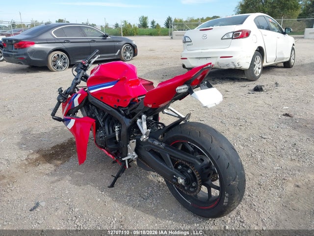 MLHRH1564T5200192 Honda CBR650 R