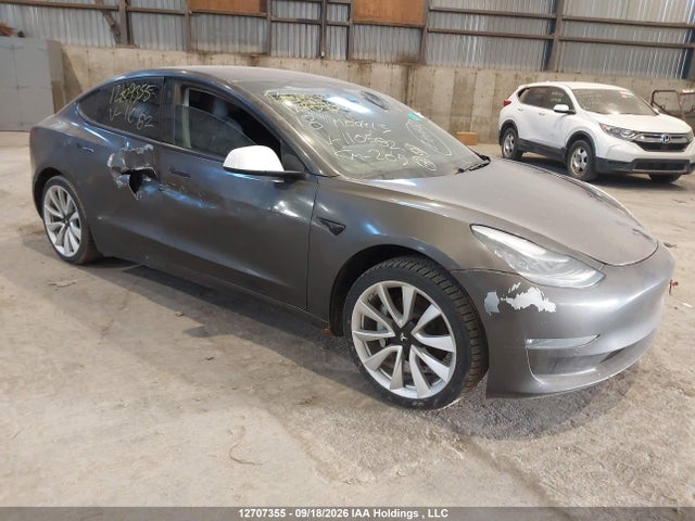 Auction sale of the 2018 Tesla Model 3 Long Range/mid Range, vin: 5YJ3E1EA3JF110582, lot number: 12707355