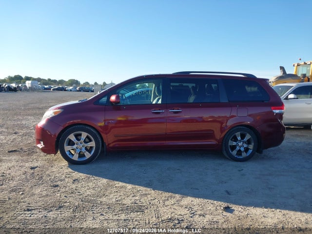 12707517 :رقم المزاد ، 5TDYK3DCXBS108175 vin ، 2011 Toyota Sienna Xle 7 Passenger مزاد بيع