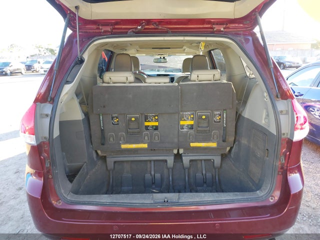12707517 :رقم المزاد ، 5TDYK3DCXBS108175 vin ، 2011 Toyota Sienna Xle 7 Passenger مزاد بيع
