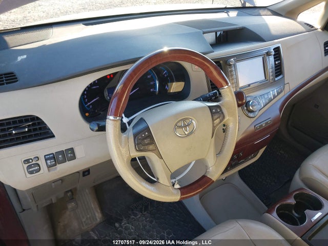 12707517 :رقم المزاد ، 5TDYK3DCXBS108175 vin ، 2011 Toyota Sienna Xle 7 Passenger مزاد بيع