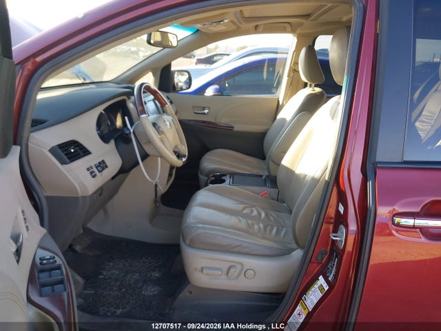 12707517 :رقم المزاد ، 5TDYK3DCXBS108175 vin ، 2011 Toyota Sienna Xle 7 Passenger مزاد بيع