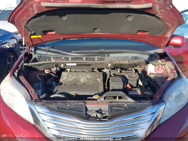 12707517 :رقم المزاد ، 5TDYK3DCXBS108175 vin ، 2011 Toyota Sienna Xle 7 Passenger مزاد بيع