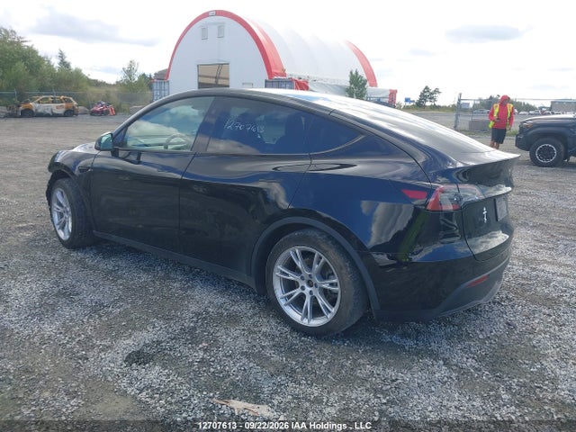 Tesla Model Y Long Range 2024 7SAYGDEE2RF073110 Image 3