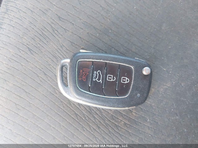 12707654 :رقم المزاد ، 5XYZUDLB3HG391151 vin ، 2017 Hyundai Santa Fe Sport 2.4 Luxury/2.4 Premium/2.4 Se مزاد بيع