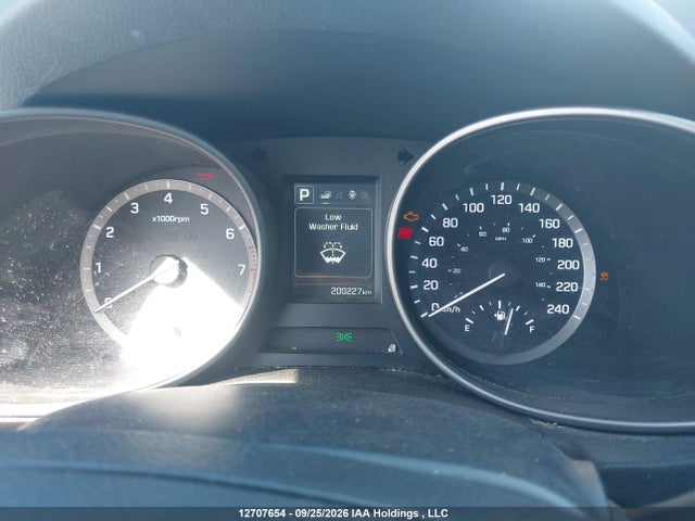 12707654 :رقم المزاد ، 5XYZUDLB3HG391151 vin ، 2017 Hyundai Santa Fe Sport 2.4 Luxury/2.4 Premium/2.4 Se مزاد بيع