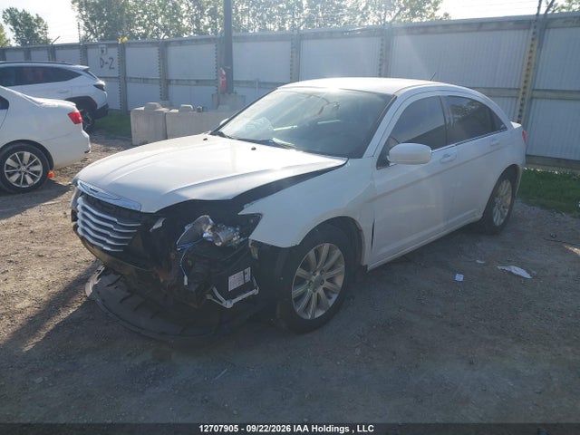 Chrysler 200 LX 2014 1C3CCBAG1EN178185 Image 2