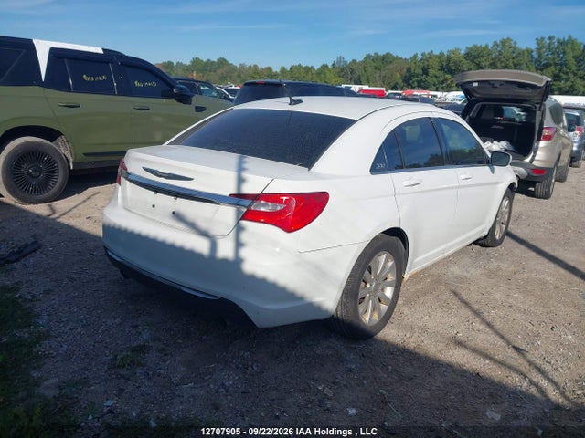 Chrysler 200 LX 2014 1C3CCBAG1EN178185 Image 4