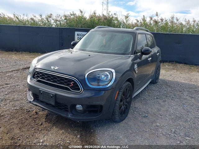 Mini Cooper S Countryman All4 2018 WMZYT5C37J3E59879 Image 2