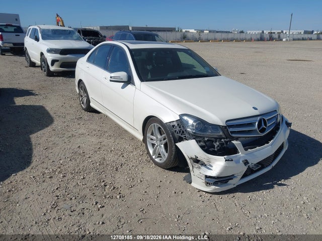 2013 Mercedes-benz C 300 4matic მანქანა იყიდება აუქციონზე, vin: WDDGF8AB9DA771185, აუქციონის ნომერი: 12708185