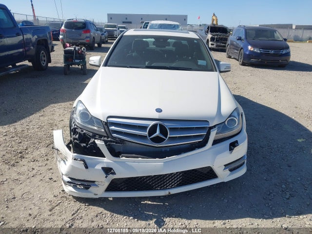 2013 Mercedes-benz C 300 4matic მანქანა იყიდება აუქციონზე, vin: WDDGF8AB9DA771185, აუქციონის ნომერი: 12708185